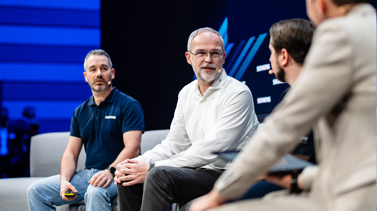 Video Thumbnail Podiumsdiskussion zum Executable Digital Twin